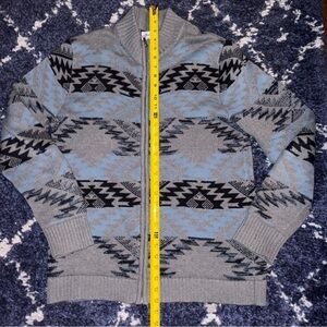 Wrangler Men's Gray and Black Zip Up premium quality 100%cotton Sweater size M